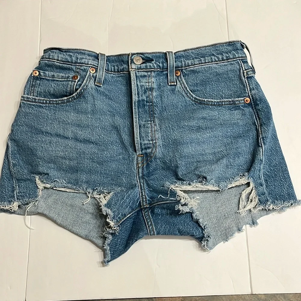 Levi's 501 Denim Shorts Distressed 100% Cotton Button Medium Wash - Picture 1 of 6